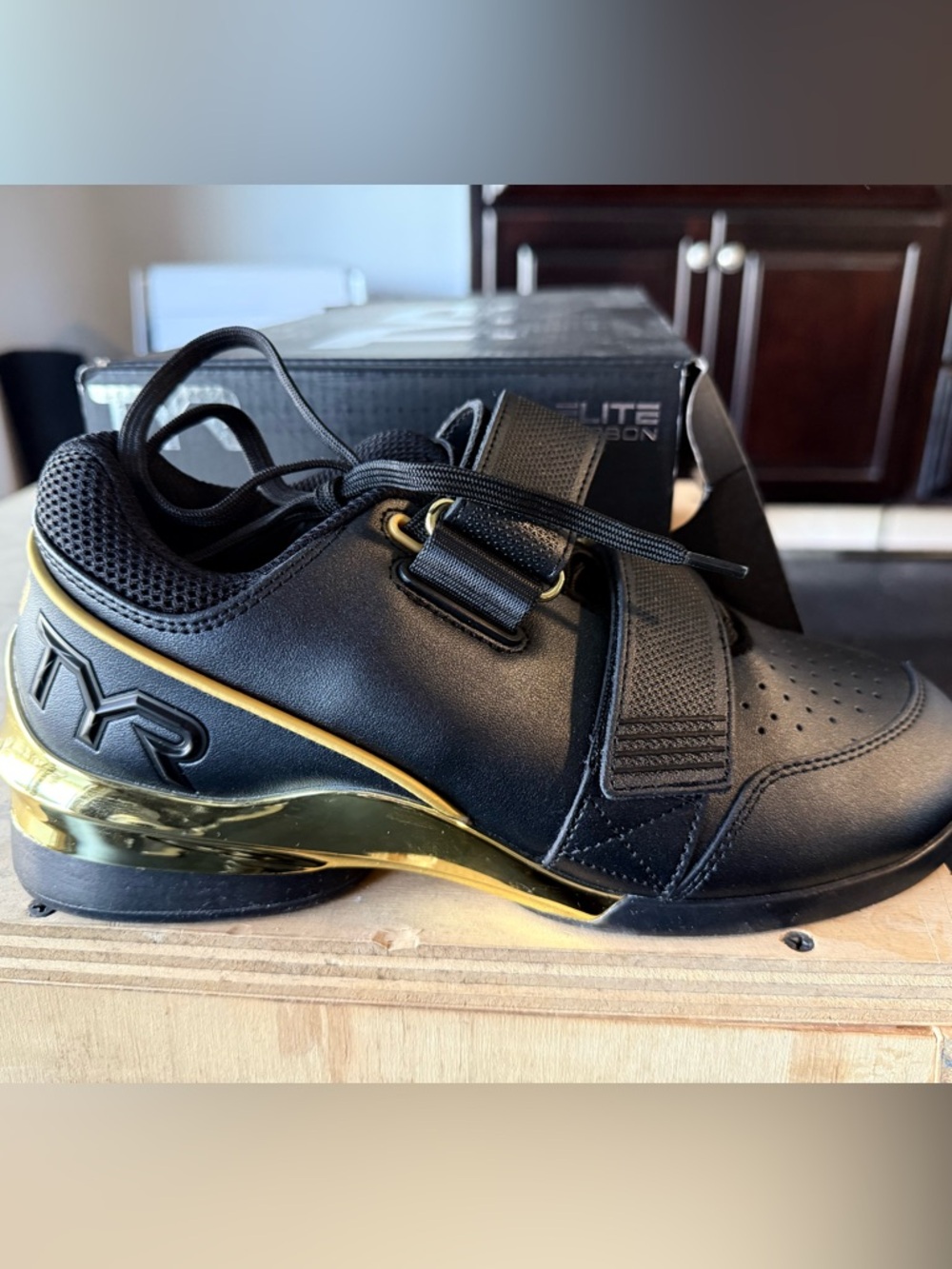 TYR Squat University Carbon Elite Black and Gold Lifters size 8.5W